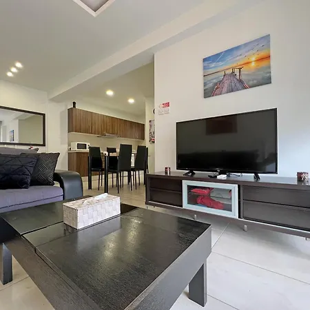 Albert's Center 202b Apartment *