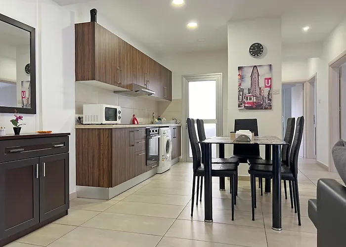 アパート Albert's Center 202b